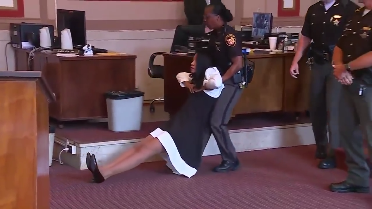 Former Judge Tracie Hunter dragged out of the courtroom, ordered to serve six months in jail 22-7-2019